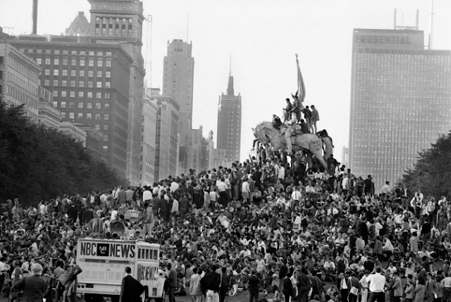 Demonstrators on the fringe of Grant Park during the '68 Democratic National Convention