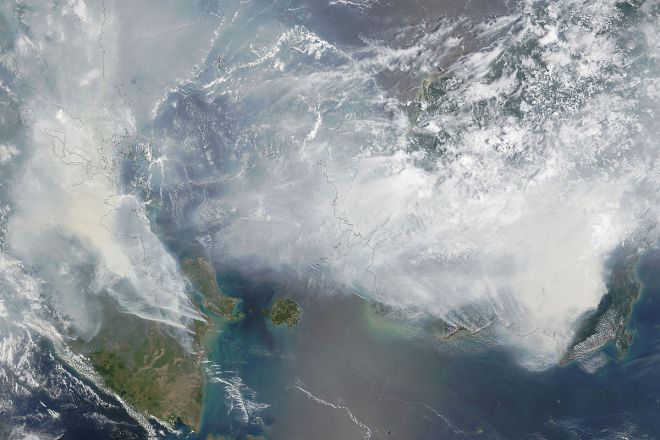 Satellite_image_of_2015_Southeast_Asian_haze_fires