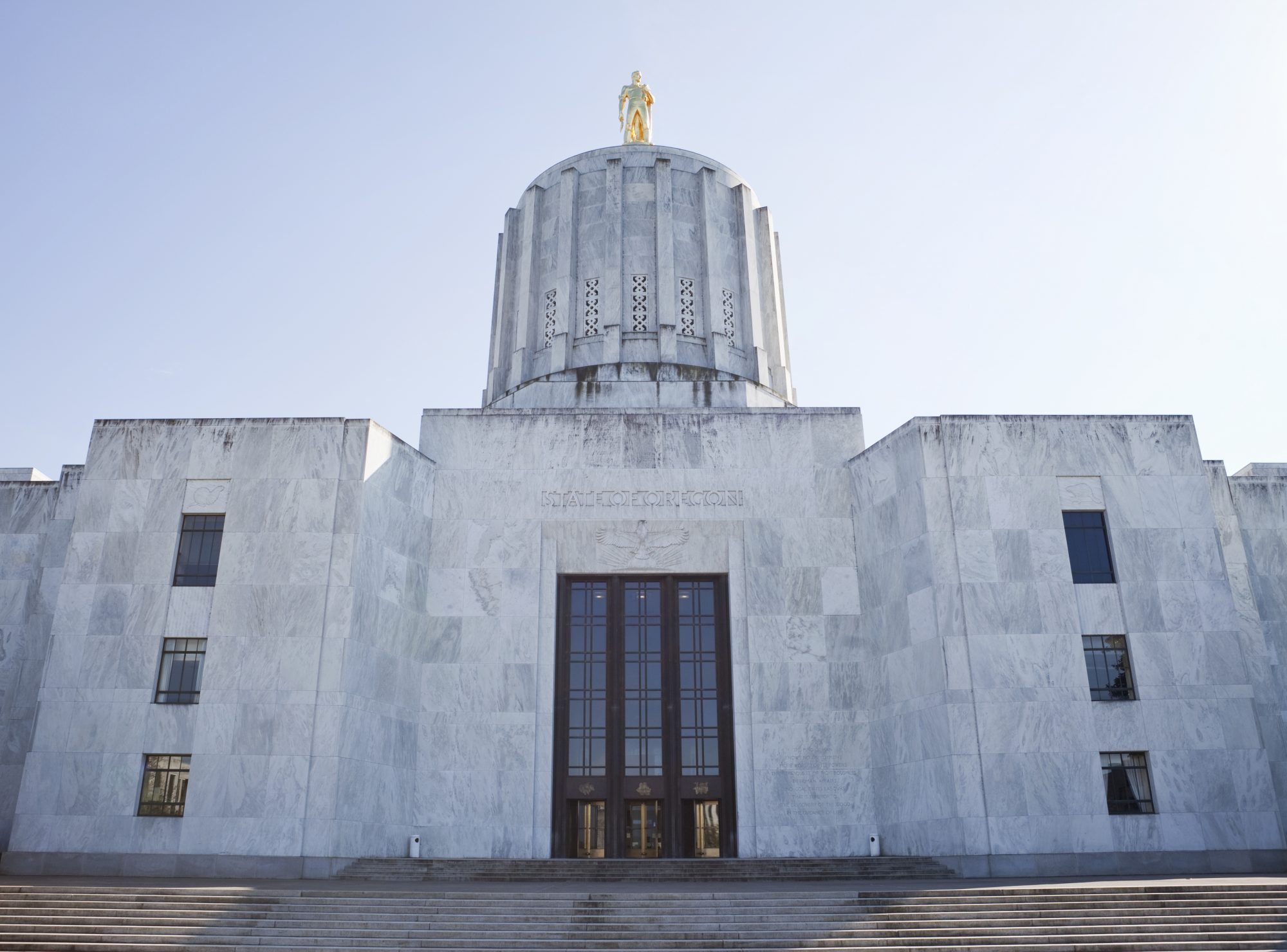 photo of Oregon state capitol