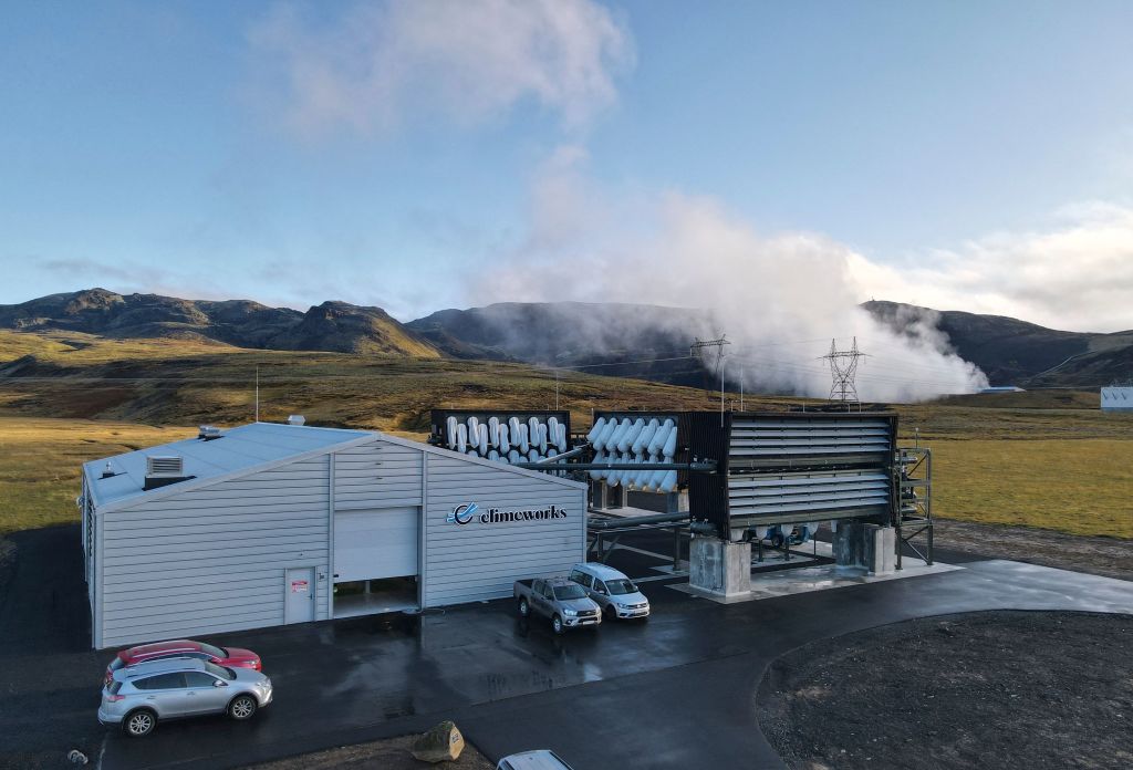 A carbon sequestration factory with mountains in the background